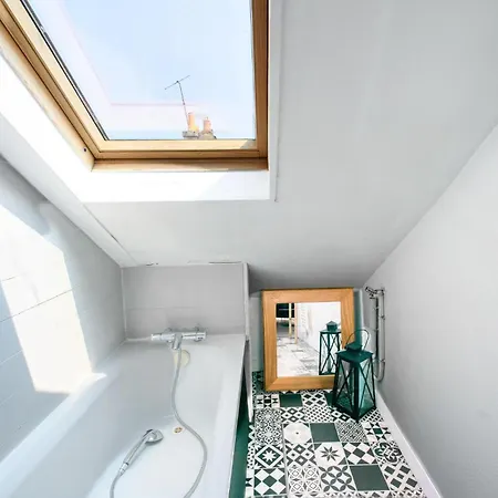 Apartment 3 Bedroom Lovely In